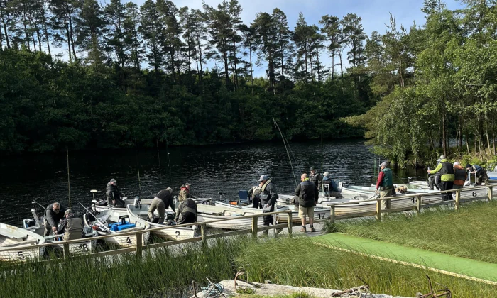 Anglers tackling up for boats